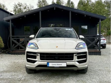 2025 Porsche Cayenne - photo 2