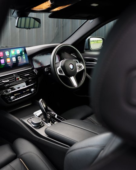 2021 BMW 5-Series - photo 10
