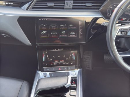 2020 Audi e-tron - photo 18