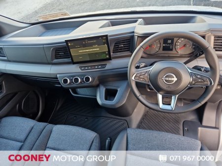 2027 Nissan Interstar - photo 2