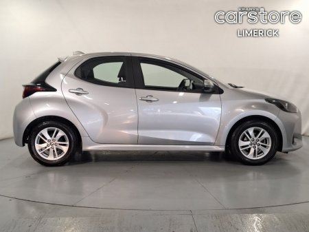 2024 Toyota Yaris - photo 2