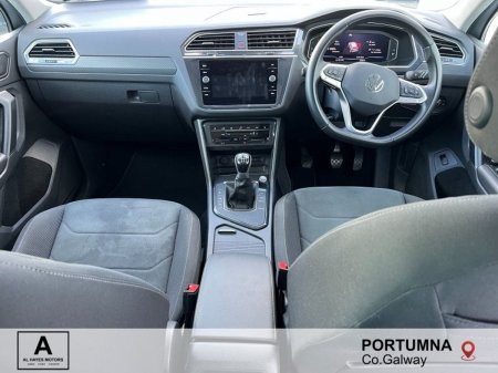 2021 Volkswagen Tiguan - photo 2