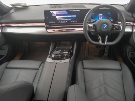 2026 BMW 5-Series - photo 4