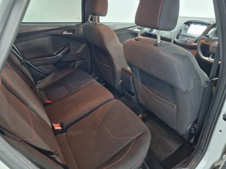 2018 Ford Focus - photo 23