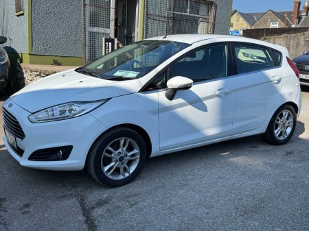 2017 Ford Fiesta - photo 2