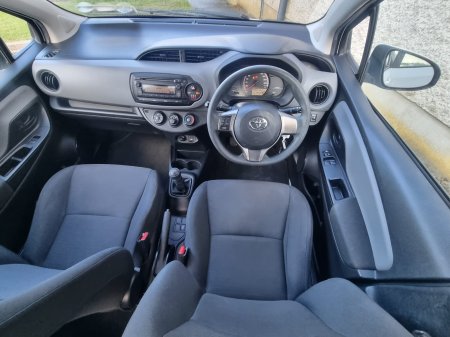 2015 Toyota Yaris - photo 16