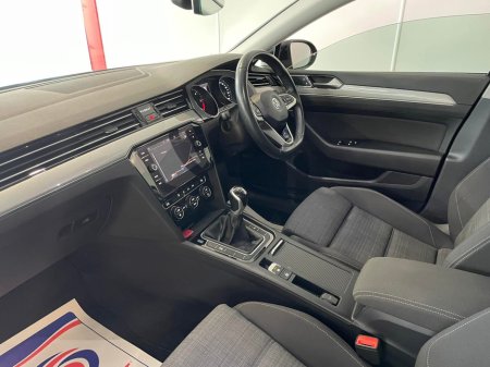 2020 Volkswagen Passat - photo 3