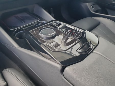 2024 BMW 5-Series - photo 10