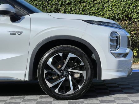 2022 Mitsubishi Outlander - photo 9
