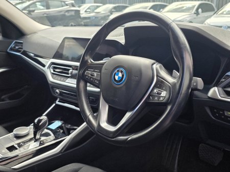 2022 BMW 3-Series - photo 13