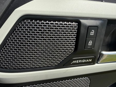 2023 Land Rover Defender - photo 10