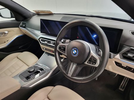 2023 BMW 3-Series - photo 6