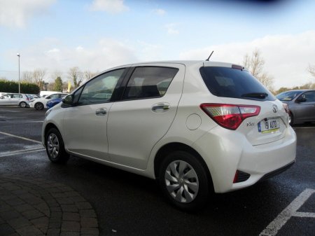 2019 Toyota Vitz - photo 3