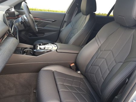 2026 BMW 5-Series - photo 7