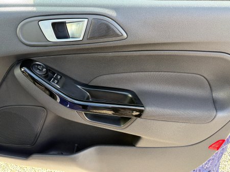 2015 Ford Fiesta - photo 8