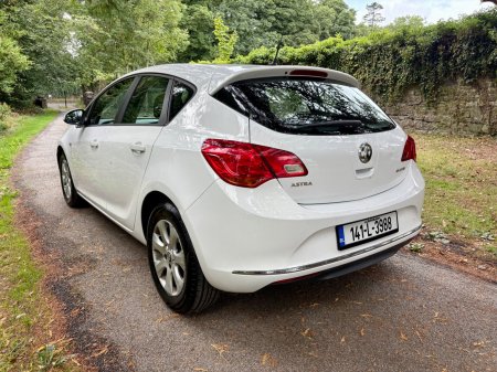 2014 Vauxhall Astra - photo 2