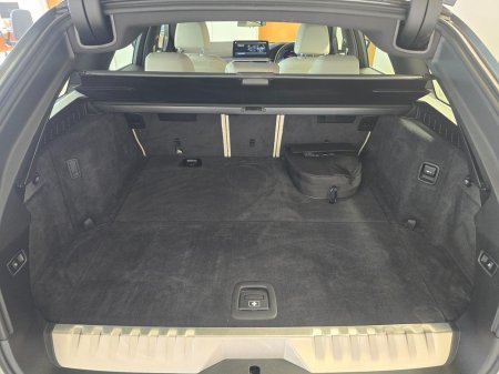 2023 BMW 5-Series - photo 6