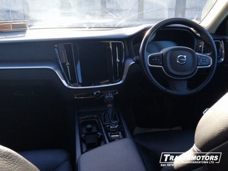 2021 Volvo V60 - photo 2