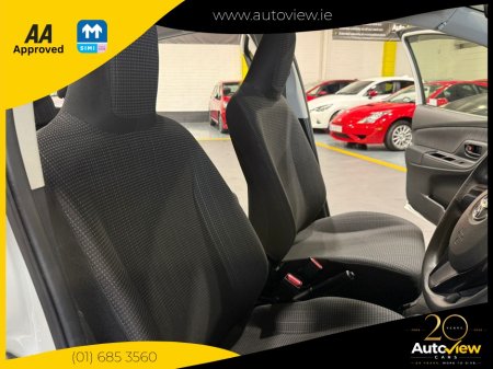 2019 Toyota Vitz - photo 10