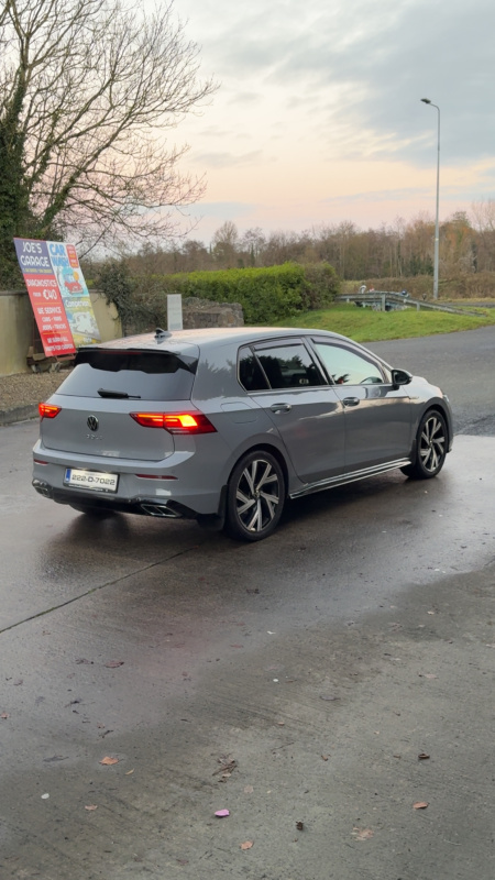 2022 Volkswagen Golf R-Line thumbnail