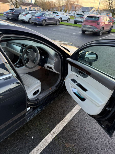 2017 Jaguar   €13,950 thumbnail