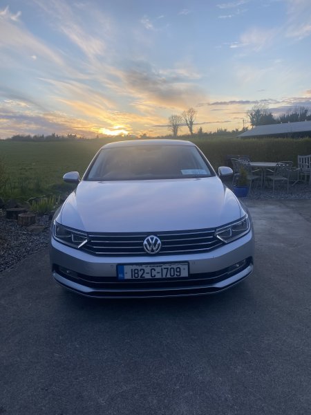 2018 Volkswagen Passat - photo 2