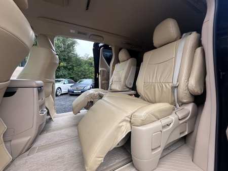 2014 Toyota Alphard - photo 22