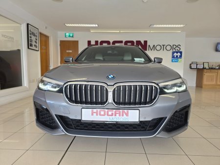 2023 BMW 5-Series - photo 2