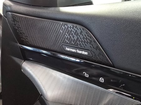 2025 BMW 5-Series - photo 19