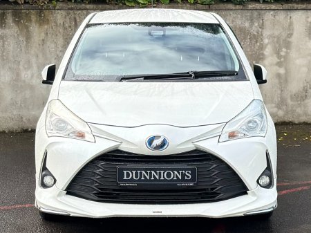 2017 Toyota Vitz - photo 2