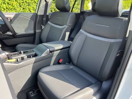 2026 Toyota RAV4 - photo 7