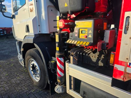 2020 DAF CF320 - photo 12