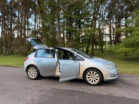 2011 Opel Astra - photo 43