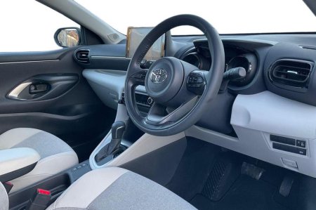 2022 Toyota Yaris - photo 9