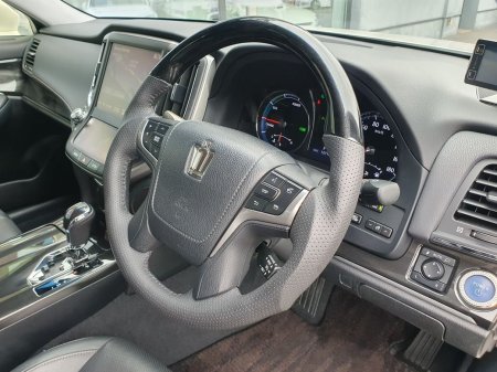 2013 Toyota Crown - photo 12