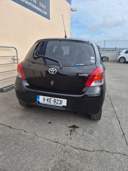 2011 Toyota Vitz - photo 4