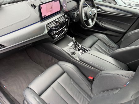 2021 BMW 5-Series - photo 19