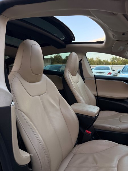 2015 Tesla Model S - photo 31