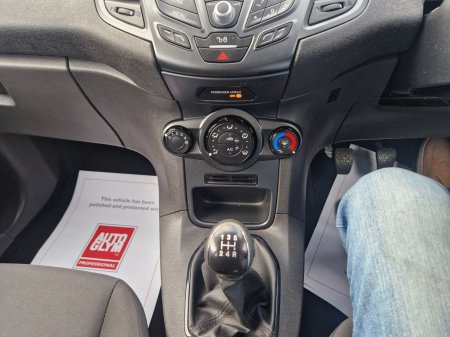 2017 Ford Fiesta - photo 12