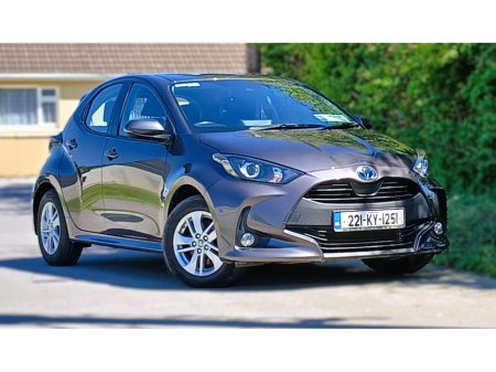2022 Toyota Yaris HYBRID LUNA AUTO 4DR