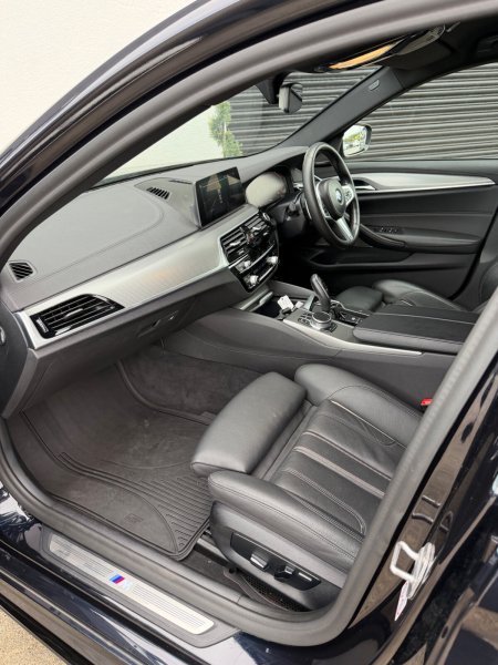 2020 BMW 5-Series - photo 24