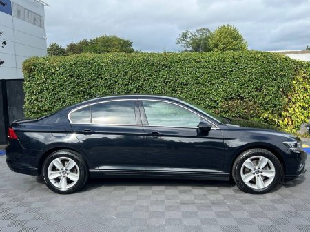 2022 Volkswagen Passat - photo 2