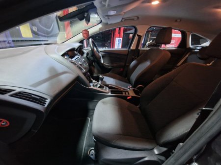 2017 Ford Focus - photo 27