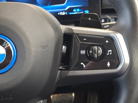 2025 BMW 5-Series - photo 23