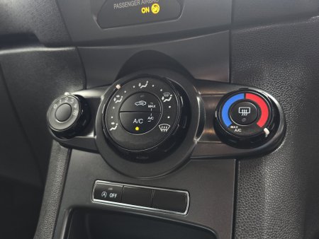 2016 Ford Fiesta - photo 15