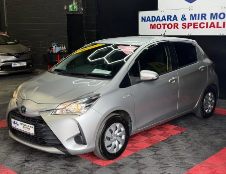 2017 Toyota Vitz - photo 17