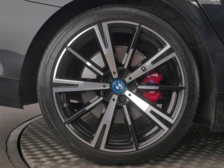 2024 BMW 5-Series - photo 14