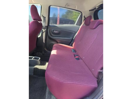 2015 Toyota Vitz - photo 8