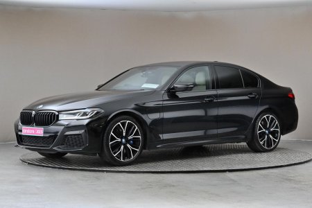 2023 BMW 5-Series - photo 4