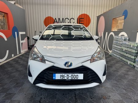 2019 Toyota Vitz - photo 2